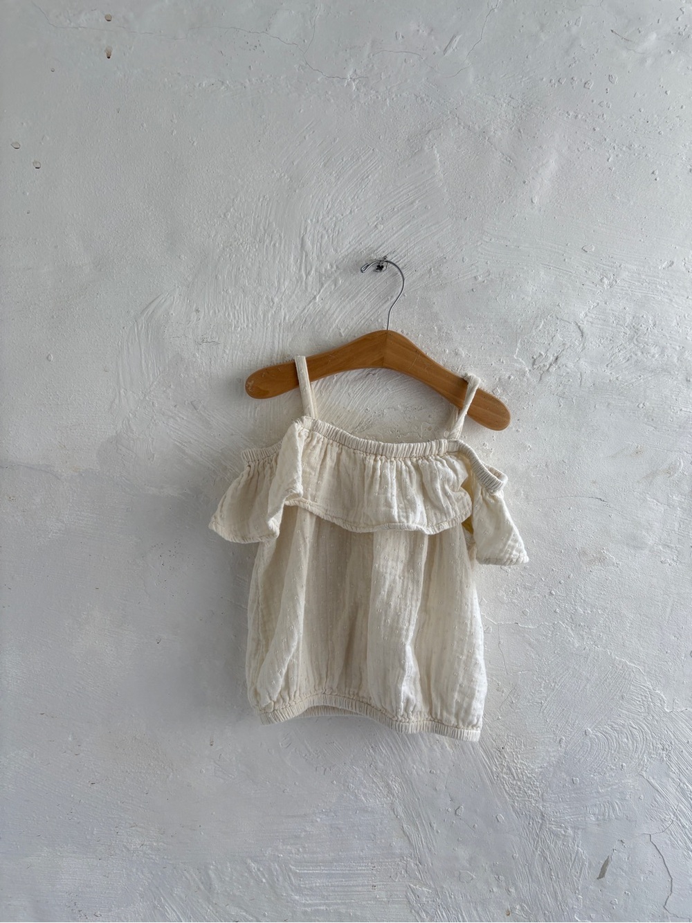 Old navy size 8 Off-Shoulder Ruffle-Trim Top